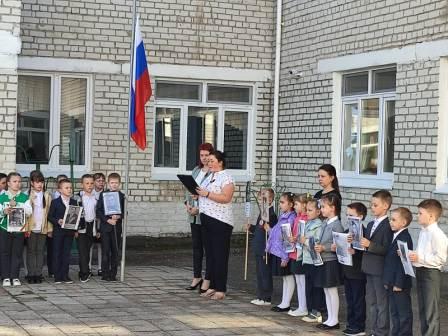 Торжественная линейка, посвященная 78-й годовщине со Дня Победы в Великой Отечественной войне.